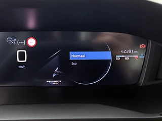 Peugeot 2008 1.2 PureTech 100 Allure | Adaptive Cruise | Stoelverwarming | CarPlay | 360 Camera | Parkeersensoren / 17