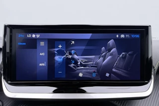 Peugeot 2008 1.2 Hybrid 145 GT / 18" / Navigation pack /  2+6 Jaar Garantie / 16