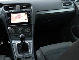 Volkswagen Golf 1.0 TSI Highline R-line  | Panoramadak | Camera | Virtual | LED / 24
