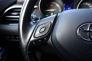 Toyota C-HR 1.8 Hybrid Executive  | Dealer onderhouden | NAVI | Camera | Trekhaak | Cruise control | / 32