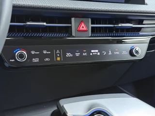 Kia EV6 Light 77.4 kWh SOH 100% | 3.000KM UNIEKE KM-STAND | KIA DEALER ONDERHOUDEN | 1E EIGENAAR | LEDEREN BEKLEDING | CAMERA | ADAPTIVE CRUISE | KIA GARANTIE TOT 10-2030 | BTW VERREKENBAAR / 42