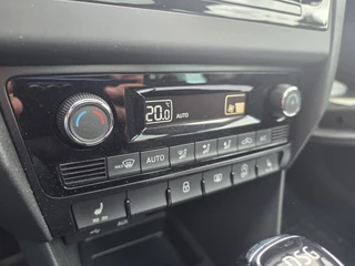 Škoda Rapid Spaceback 1.0 TSI Greentech NAVI TEL PANORAMADAK / 24