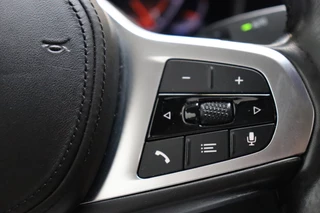 BMW 3 Serie Sedan 320i Executive Sport Line Automaat  / Live Cockpit Professional / M Sportstuurwiel / Shadow Line / 19 Inch / Climate Control / Sportstoelen / Bluetooth / Neerklapbare Achterbank / LED / Parkeersensoren voor+achter / 29