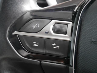 Peugeot 3008 1.2 PureTech Première | Elektrisch bedienbare achterklep | 19 inch velgen | Keyless entry en start | Dealer onderhouden | Navigatie | Zwart Dak | Climate control / 22