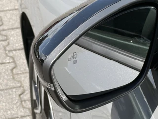 Peugeot 208 1.2 Hybrid 110 e-DCS6 Allure / 13