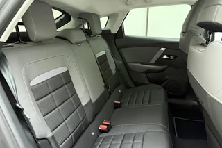 Citroen C4 1.2 Hybrid 145pk Collection Verwarmde Voorruit l Stoelverwarming l Full-LED l TomTom Navigatie l Wireless Apple Carplay & Android Auto l Camera l Parkeersensoren l Lichtmetalen Velgen l Climate Control l Adaptive Cruise Control / 15