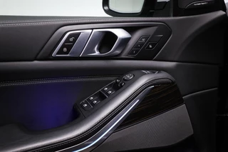 BMW X5 xDrive50e M-sport | PANORAMADAK | INDIVIDUAL VOLLEDER MERINO | HEAD UP | HARMAN KARDON | 360 CAMERA | MAXTON | 22" | / 43