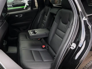 Volvo V60 T8 AWD Plus Dark 455PK Panoramadak HeadUp Display 360 Cam Alarm Getint glas / 7