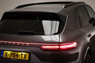Porsche Cayenne 3.0 E-Hybrid Platinum Edition | LUCHTVERING | MASSAGE | STOELVENTILATIE | COMFORTSTOELEN | CAMERA | 22" / 26