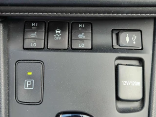Toyota Auris 1.8 Hybrid DYNAMIC ULTIMATE / 28