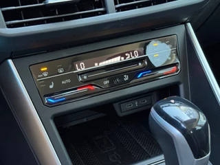 Volkswagen Taigo 1.0 TSI Life Business * Carplay * Stoelverwarming * PDC 2X * NAP / 10