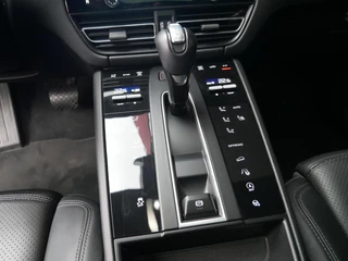 Porsche Macan 2.0 FACELIFT| PANO| TREKHAAK| 21LM| Sport Chrono / 22