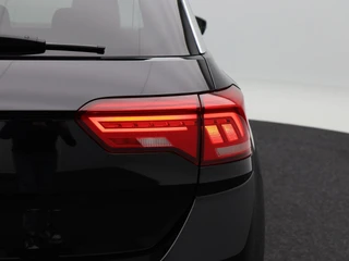 Volkswagen T-Roc 1.5 TSi 150 Pk Automaat Style Business | Adaptive Cruise Control | Elektrische Achterklep | Navigatie | Trekhaak | Stoelverwarming | 17 Inch / 15