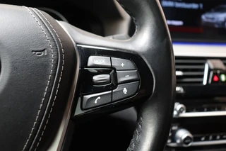 BMW 5 Series Touring 520i High Executive M Sport Pakket Automaat  / Navigatiesysteem Professional / Adaptieve LED-koplamp / Hifi / Climate Control / Parkeersensoren / Sfeerverlichting / Chrome Line / Sportstoelen / Cruise Control / Stoelverwarming / 34