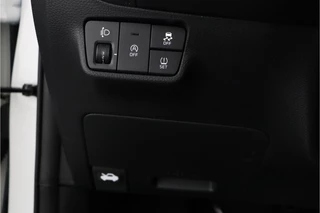 Kia Stonic 1.0 T-GDi MHEV DynamicPlusLine  Stoel/Stuurverwarming - Camera - AUTO Climate - Apple Carplay - Android Auto 7 Jaar of 150.000km fabrieksgarantie / 20