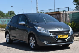 Peugeot 208 1.2 PureTech Style  | NL-Auto | Navi | Cruise Control | Airco | Bluetooth | Park.sensoren | LM-Velgen | NAP / 5
