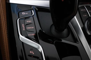 BMW 5-serie Touring 540i xDrive M-Sport | Facelift | PANORAMADAK | 360 CAMERA | TREKHAAK / 46