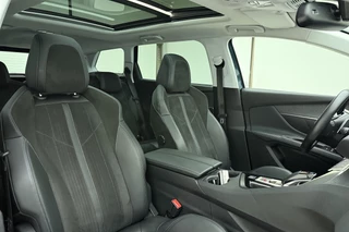 Peugeot 5008 1.2 PureTech Crossway Leer/Alcantara l 360 camera l Schuif-Kanteldak l Focal l Climate control l Cruise Control Adaptief l Full-LED l DAB l Apple Carplay & Android Auto / 17