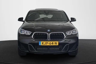 BMW X2 xDrive25e M Sport Panoramadak Head-Up Harman Kardon Elektrische Stoelen / 16