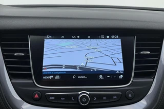 Opel Grandland X 1.6 Turbo Hybrid Business Elegance 225 PK Automaat | Trekhaak | Camera | Keyless | Elektrische achterklep | Climate control | Stoelverwarming | Dakrails / 35
