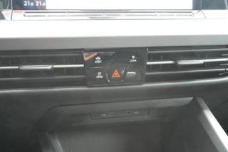 Volkswagen Golf Variant TSI 110pk Life Business Achteruitrijcamera | Navi / 26