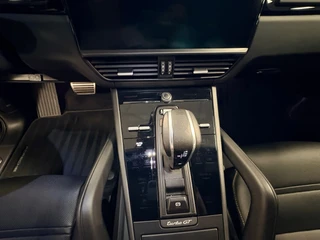Porsche Cayenne Coupé 4.0 Turbo GT 641pk / Carbon dak / carbon pakket / 22inch / keramisch / dealer onderhouden / 18