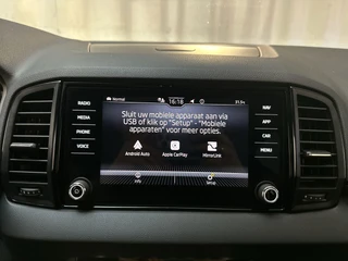 Skoda Karoq 1.5 TSI 150pk ACT Sportline Business Camera Stoelverwarming Sfeerverlichting / 7