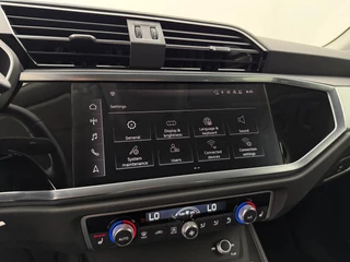 Audi Q3 35 TFSI Advanced Automaat | Parkeersensoren | Adaptive Cruise Control | Stoelverwarming | Apple CarPlay / 24