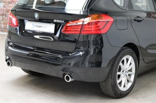 BMW 2 Serie Active Tourer 220i Executive Automaat  / Navigatiesysteem / Adaptieve LED koplampen / Hifi / Stoelverwarming / 16 Inch / Parkeersensoren voor+achter / Bluetooth / Cruise Control / Elektrische Achterklep / Verstelbare Achterbank / 6