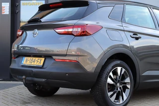 Opel Grandland X 1.2 Turbo Ultimate | Cruise | Airco | Trekhaak | Sensoren | LM Velgen / 38