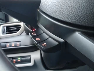 Suzuki Swift 1.2 SELECT SMART HYBRID AUTOM  Direct Leverbaar | Tot 10 JAAR GARANTIE!  Inclusief € 2.400,- Voorraad Voordeel / 21