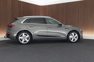 Audi Q8 e-tron 50 340pk quattro Advanced Edition 95 kWh SOH 91% Trekhaak Camera Sportstoelen Stoelverwarming / 10