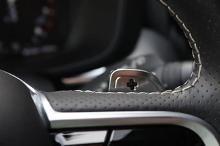 Volvo XC60 2.0 T4 R-Design  LED/Leder/Navi/Camera/CarPlay/Virtual Cockpit/Crc/19" / 30