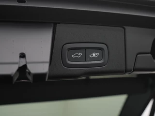 Volvo XC60 2.0 T6 AWD + Black Edition 350PK Pano | Trekhaak / 23