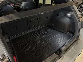 Volkswagen Golf 1.5 eTSI R-Line Pano Virtual Camera IQ Light / 43