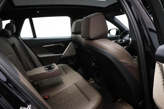 BMW 5-serie Touring 550e xDrive | INNOVATION / M SPORT PRO- PACK | PANORAMADAK | HEAD UP | STUURVERWARMING | 360 CAMERA | 20" / 18