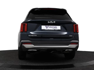 Kia Sorento 1.6 T-GDi Plug-in Hybrid 4WD ExecutiveLine 7p Nieuw en Direct leverbaar! - - Stoel/Stuurverwarming - 1700kg trekgewicht - Apple Carplay - Android Auto - Panorama Dak - - Fabrieksgarantie tot 2033 / 7