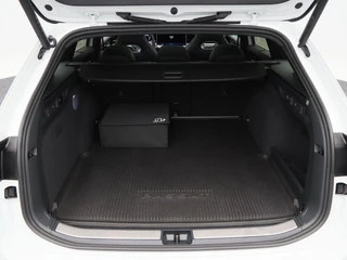 Volkswagen Passat Variant 1.5 eHybrid 272 Pk R-Line | Black Style | Stoel/Stuurverwarming | Panoramadak | 360 Camera | Head Up | Memory | Trekhaak | 19 Inch | 155 Km !! / 19