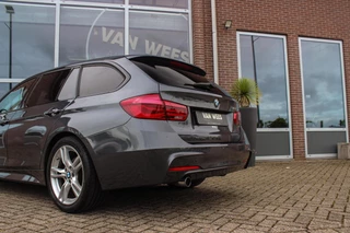 BMW 3-serie Touring 318i Centennial Executive M-sport | 2e eigenaar | HiFi audio | Navigatie | Bluetooth | Climate control | M-sportstuur | Cruise control | PDC | 18 inch | Trekhaak / 40