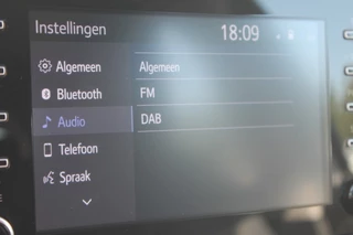 Toyota Yaris 1.5 HYB. ACTIVE Automaat / Camera / Cruise control / Dab radio / Apple carp. / 45