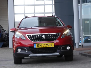 Peugeot 2008 1.2 PureTech Allure 110pk | Extra getint glas | Achteruitrijcamera | Climate control | Apple carplay/Android auto | Lage km.stand | Lichtmetalen velgen | Regensensor / 4