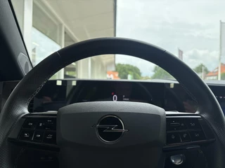 Opel Astra 1.6T 225pk Plug In Hybrid GSe | Stoel met memoryfunctie | Sport chassis | Stoel- & stuurverwarming | 360gr Camera | AGR Sportstoelen | / 19