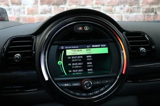 MINI Clubman Cooper Salt Business Automaat  / Navigatiesysteem / Panoramadak / 17 Inch / Apple CarPlay / Chrome Line / Head-Up Display / Climate Control / Bluetooth / Cruise Control / 25