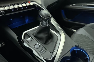 Peugeot 3008 1.2T 130pk GT | Achteruitrijcamera | Parkeersensoren V+A | Cruise & Climate control | Navi | Apple Carplay / Android Auto / 29