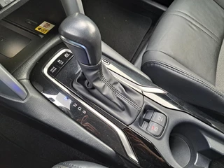 Toyota Corolla Cross 2.0 HYBRID 184PK FIRST-EDITION BLIND-SPOT EL-ACHTERKLEP LM-VELGEN KEYLESS PARK-SENSOREN STOELVERW DRAADLOOS-LADEN AD-CRUISE BLUETOOTH / 21