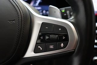 BMW 3 Serie Touring 330e High Executive M Sport Pakket Automaat  / Live Cockpit Professional / SOH 93 % / Driving Assistant / Panoramadak / Trekhaak / Leder / Harman Kardon / Innovation Pack / Parking Assistant / Travel Pack / Curved Display / 19 Inch / Shadow Line / 44