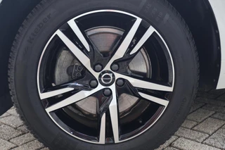Volvo XC60 T6 Recharge AWD R-Design | Trekhaak | Parkeercamera |Panoramadak | Longe Range | Keyless / 20