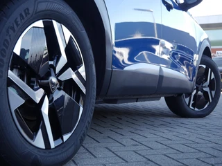 Peugeot e-2008 EV Allure 54 kWh | tot 406km WLTP range | SOH 96% | Parkeersensoren voor + achter | Draadloos Apple Carplay/Android Auto | Cruise Control | Privacy Glass / 37