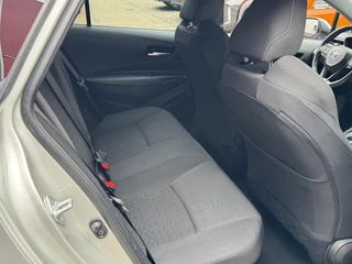 Toyota Corolla 1.8 Hybrid Business Plus / 8