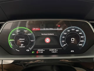 Audi e-tron e-tron 50 quattro Launch edition plus 71 kWh SOH 93% Panoramadak | Leder | El. Verstelbare Stoelen / 26